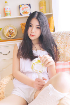 18岁乳房捏起来中间有硬块